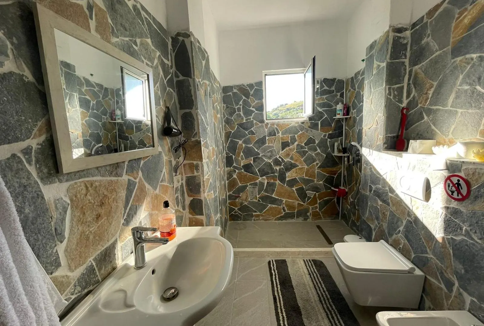 Villa Elena Berat Hostel